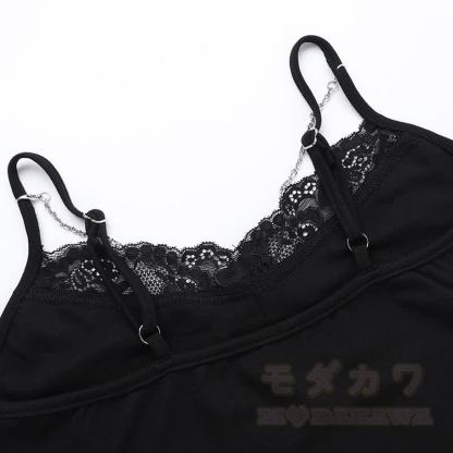 Gothic-Cami-Top mit schwarzem Fledermausprint und Kettenriemen - image 8