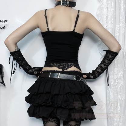 Gothic-Cami-Top mit schwarzem Fledermausprint und Kettenriemen - image 4