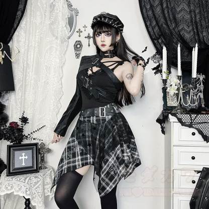 Vintage Punk Crop-Top aus Kunstleder mit passendem Karorock, zweiteiliges Set - image 2