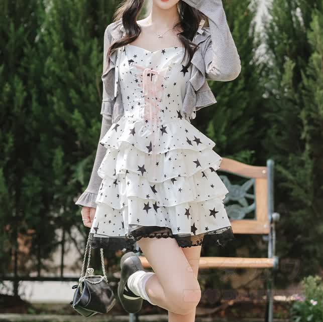 Zweiteiliges Set aus Vintage-Kleid mit Sternenmuster, Schnürung und Cardigan - image 6