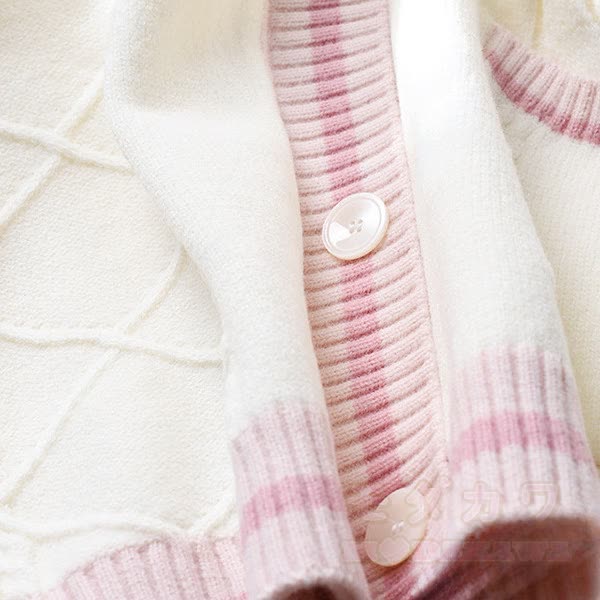 Preppy-Strickjacke mit Bluse, plissiertem Minirock und Krawatte – vierteiliges Set - image 11
