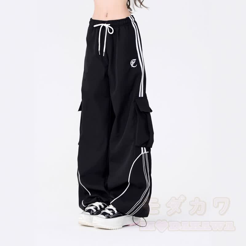 Zweiteiliges Set bestehend aus Kapuzenpullover und schmal geschnittener Cargohose - image 4