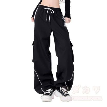 Zweiteiliges Set bestehend aus Kapuzenpullover und schmal geschnittener Cargohose - image 5