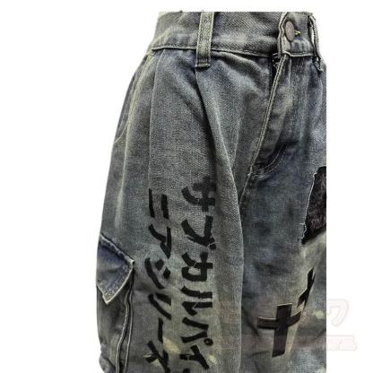 Vintage-Jeans mit Used-Look und Gothic-Flicken - image 5