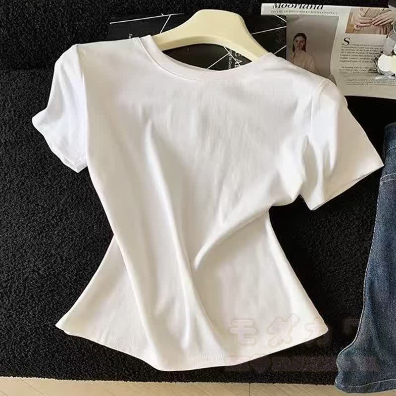 Elegantes, dreiteiliges Set aus Weste mit floraler Lochmusterspitze, einfarbigem T-Shirt und locker sitzender Hose. - image 5