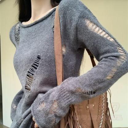 Zweiteiliges Set aus zerrissenem, asymmetrischem Strickoberteil mit langen Ärmeln und ausgestellten Jeans - image 2