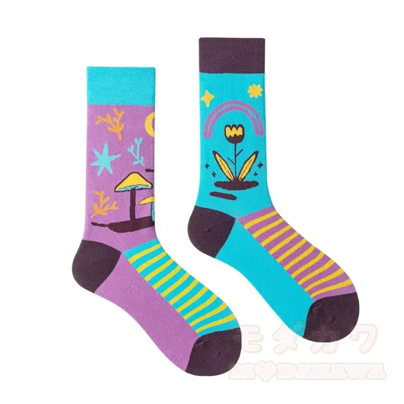 Bunte, asymmetrisch bedruckte Socken bis zur Wade - image 8