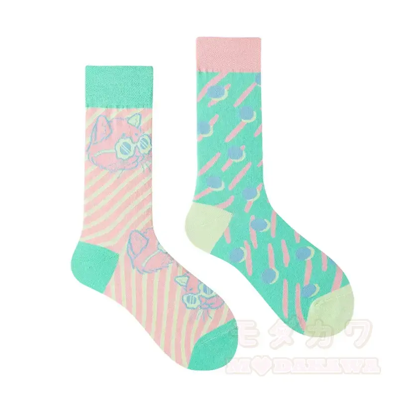 Bunte, asymmetrisch bedruckte Socken bis zur Wade - image 7