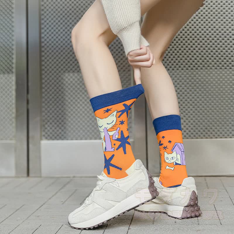 Bunte, asymmetrisch bedruckte Socken bis zur Wade - image 2