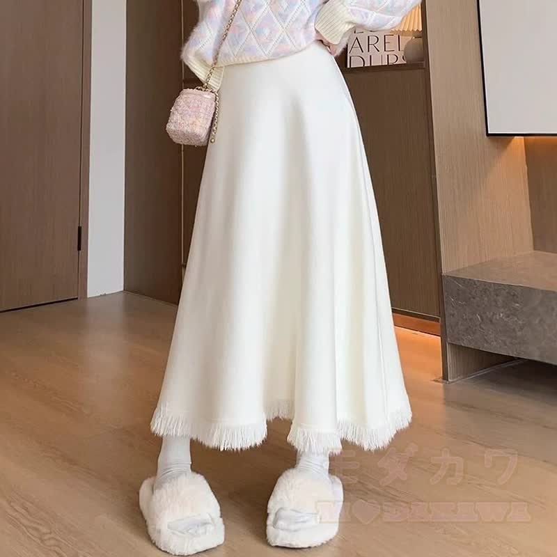Elegantes zweiteiliges Set aus Strickpullover mit Farbverlauf und Fransenrock - image 8
