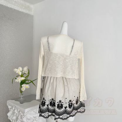 Elegantes zweiteiliges Set: Strickcardigan mit langen Ärmeln, Spitzenstickerei, Schleife und Kleid - image 3