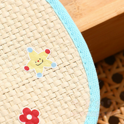 Niedlicher, handgewebter Strohfächer mit Tiermotiven im Cartoon-Stil und Umhängeband - image 5