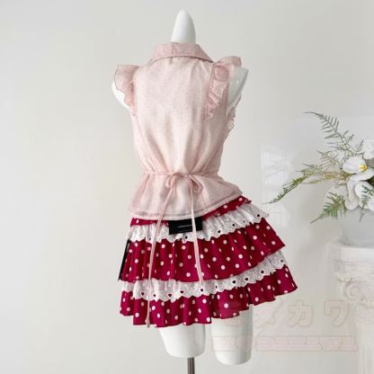 Zweiteiliges Set: Ärmelloses Top mit Schleife, gepunkteter Stufenrock aus Spitze und passendes Oberteil mit Polka-Dots. - image 7
