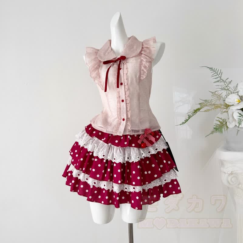 Zweiteiliges Set: Ärmelloses Top mit Schleife, gepunkteter Stufenrock aus Spitze und passendes Oberteil mit Polka-Dots. - Satz - L - image 6