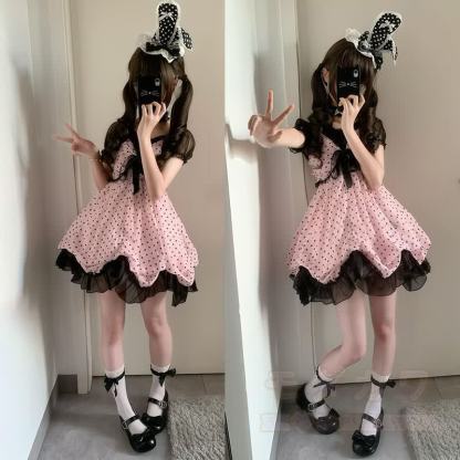 Süßes zweiteiliges Set aus zweiteiligem Kleid mit Polka-Dots, Spitze und Schleife. - image 4