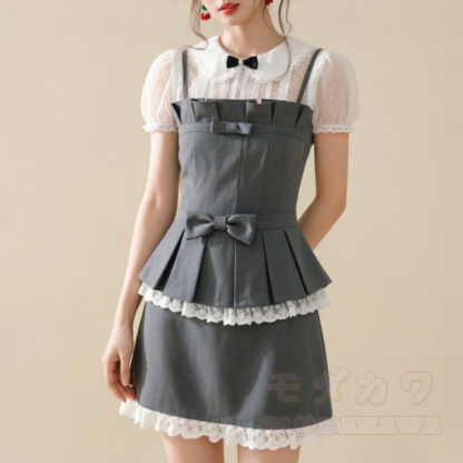 Zweiteiliges Set aus süßem Spitzen-Camisole mit Schleife und Faltenrock - image 2