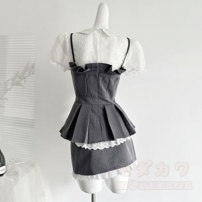 Zweiteiliges Set aus süßem Spitzen-Camisole mit Schleife und Faltenrock - image 4