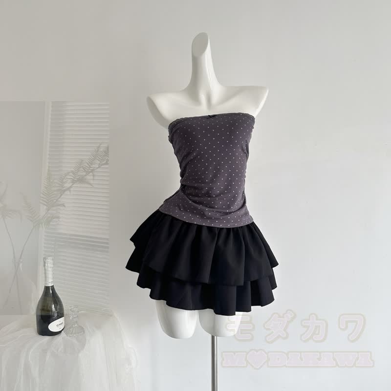 Dreiteiliges Set aus gepunktetem Top, geknoteter Kurzarm-Strickjacke und Stufenrock - image 4
