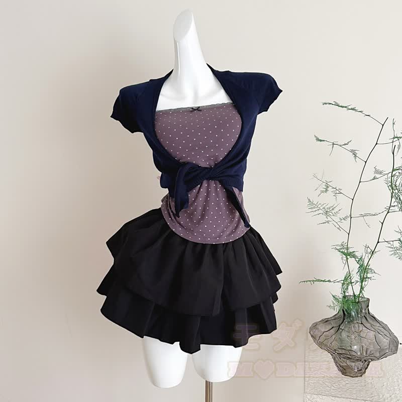 Dreiteiliges Set aus gepunktetem Top, geknoteter Kurzarm-Strickjacke und Stufenrock - Satz - L - image 2