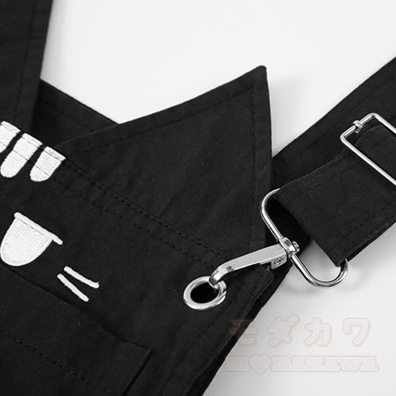 Hochwertige Latzhose mit niedlicher Katzenstickerei und Katzenanhänger - image 5