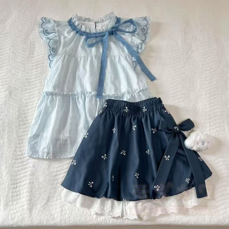 Zweiteiliges Set: Bluse mit zarten Schleifenärmeln, Rock mit Rüschen und Schleifenprint - Spitze - 2XL - image 7