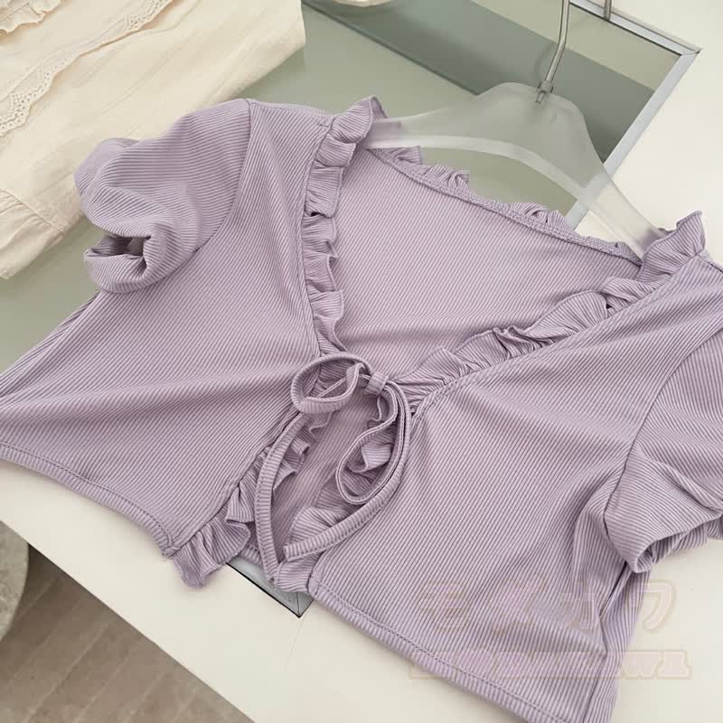 Dreiteiliges Set aus floralem Schleifen-Top, Kurzarm-Cardigan und Stufenrock - image 9
