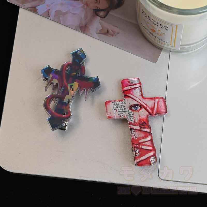 Haaraccessoire im Y2K-Stil mit dunklem Blutmuster und Kreuzform - image 2