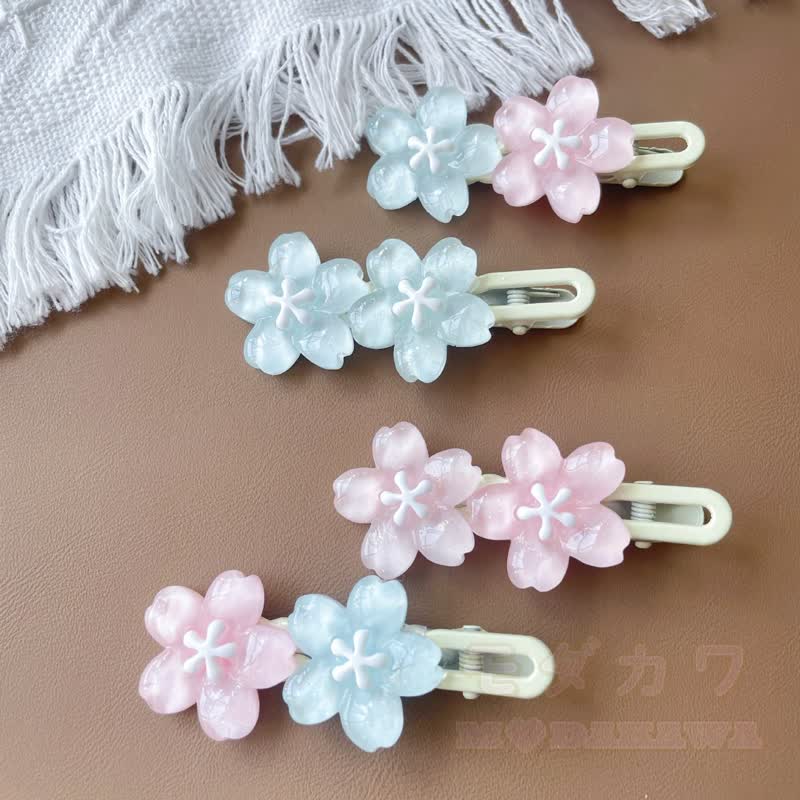 Niedliche transparente Haarspangen mit Blumen - image 1