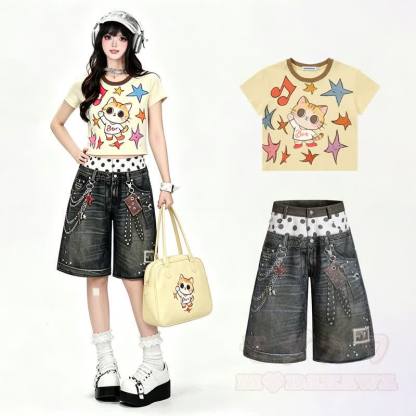 Zweiteiliges Set: Niedliches T-Shirt mit Katzen- und Sternenprint, bedruckte Jeansshorts und passendes Dekor-Dekor-Set - image 1