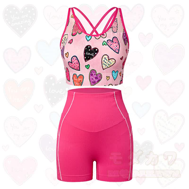 Buntes Set aus bauchfreiem Tanktop mit Herzmuster und hochgeschnittenen Shorts - image 1