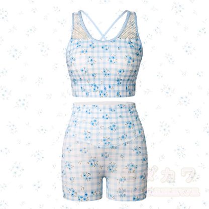 Zweiteiliges Set aus blauem, kariertem Crop-Top mit Blumenmuster, hochgeschnittenen Yoga-Shorts und Tanktop. - image 1