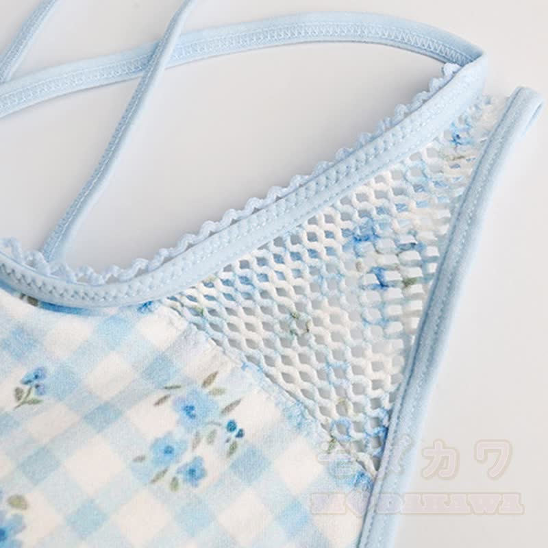 Zweiteiliges Set aus blauem, kariertem Crop-Top mit Blumenmuster, hochgeschnittenen Yoga-Shorts und Tanktop. - image 5