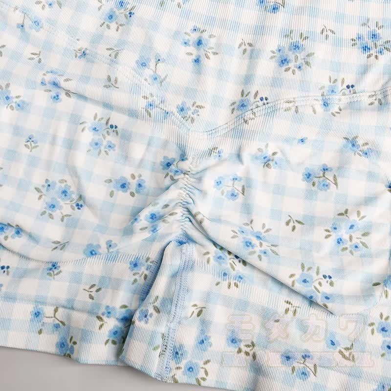 Zweiteiliges Set aus blauem, kariertem Crop-Top mit Blumenmuster, hochgeschnittenen Yoga-Shorts und Tanktop. - image 10