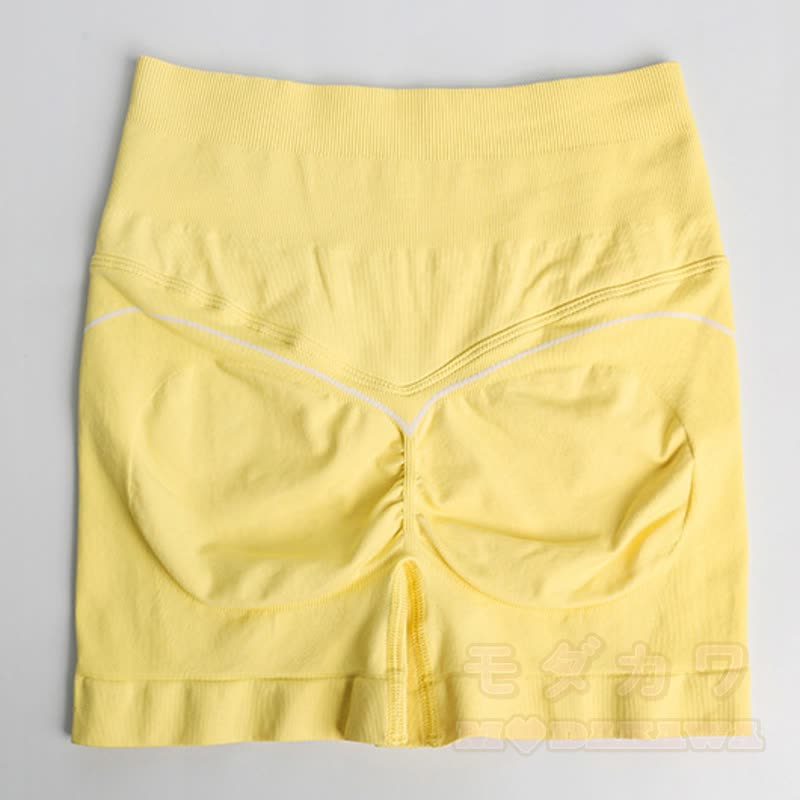Gelbes Set aus bauchfreiem Tanktop mit Kirschmuster und hochgeschnittenen Shorts mit Vichy-Karo-Print - image 7
