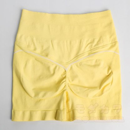 Gelbes Set aus bauchfreiem Tanktop mit Kirschmuster und hochgeschnittenen Shorts mit Vichy-Karo-Print - image 7