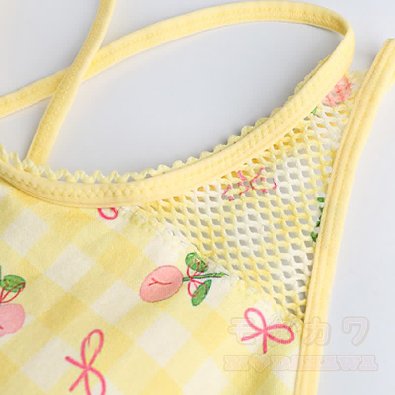 Gelbes Set aus bauchfreiem Tanktop mit Kirschmuster und hochgeschnittenen Shorts mit Vichy-Karo-Print - image 4
