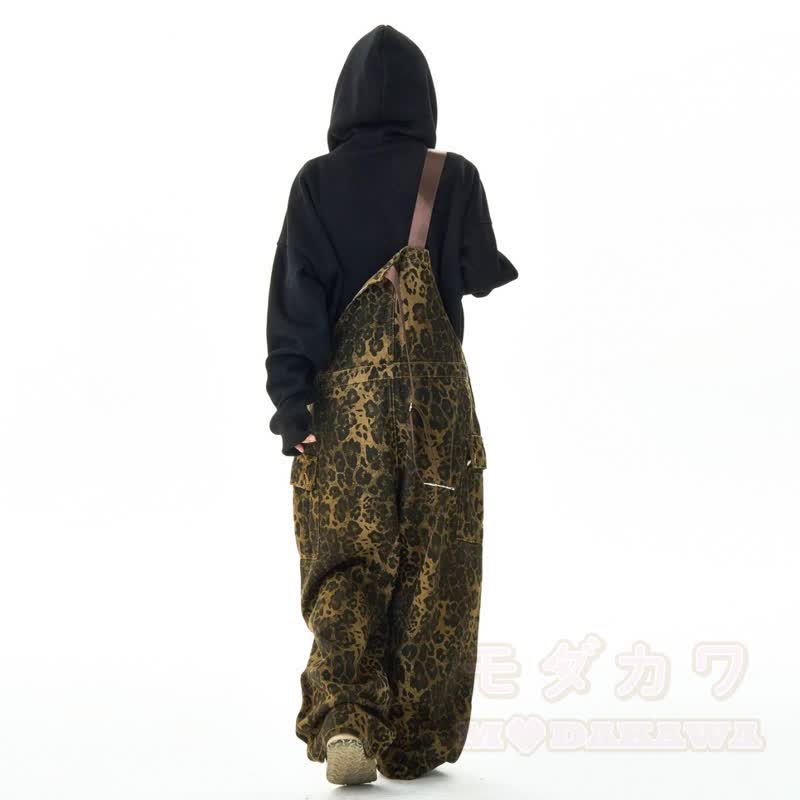 Cooles Set aus Kapuzenpullover mit Katzenmuster und Leoparden-Latzhose - image 7