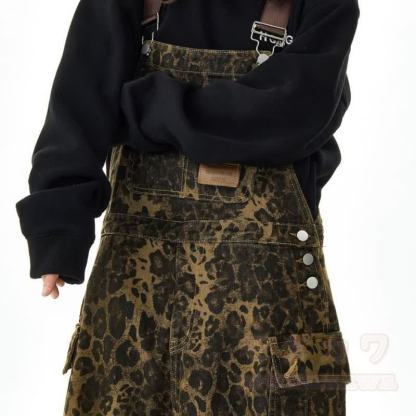 Cooles Set aus Kapuzenpullover mit Katzenmuster und Leoparden-Latzhose - image 6