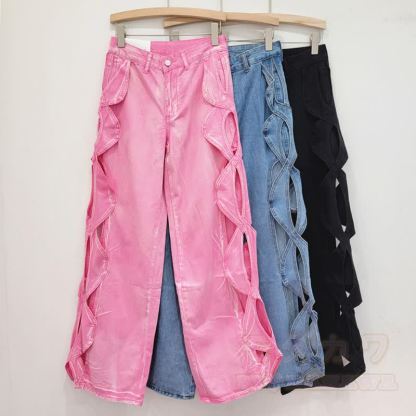 Jeans mit seitlichen Schnürausschnitten und geradem Bein - image 1