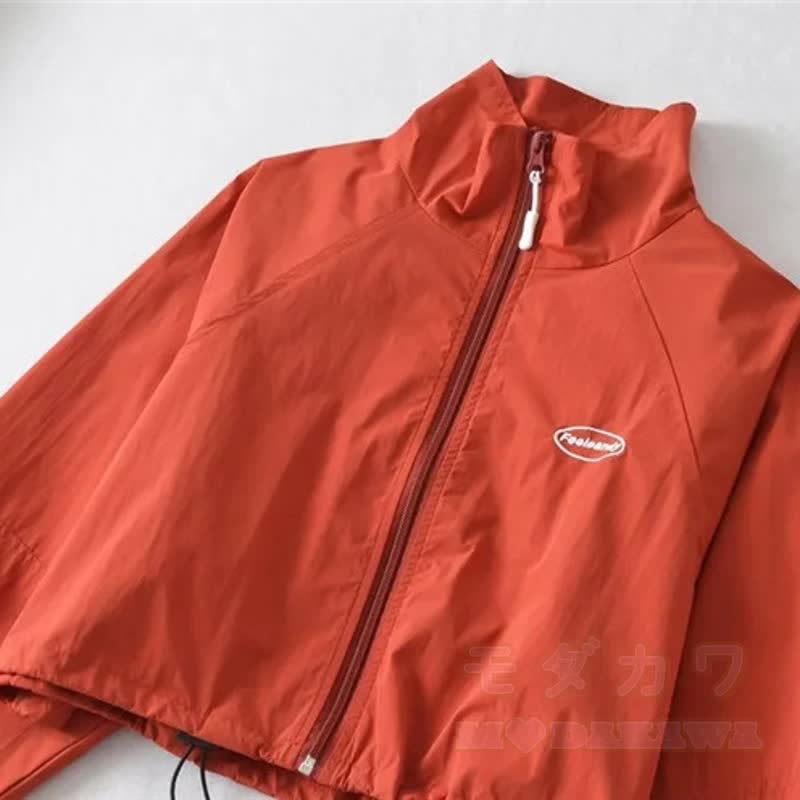 Lässige, kurze Jacke mit Reißverschluss und Stehkragen - image 6