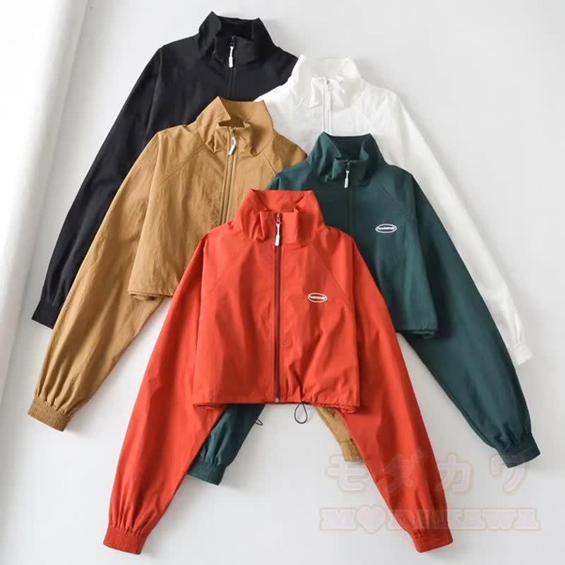 Lässige, kurze Jacke mit Reißverschluss und Stehkragen - image 3