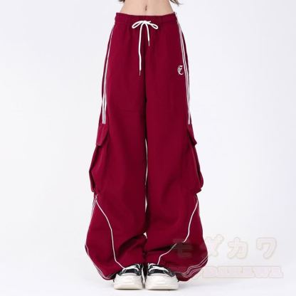 Zweiteiliges Set aus zweiteiligem Oberteil mit Katzenprint, schulterfreiem Off-Shoulder-Top und Cargohose - image 10