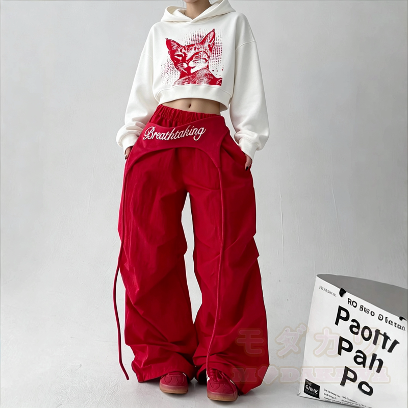 Zweiteiliges Set aus kurzem Hoodie mit Vintage-Katzenprint und weit geschnittener Hose. - image 1