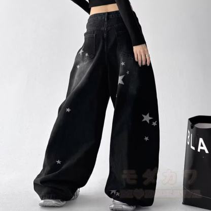 Zweiteiliges Set aus Vintage-Sweatshirt mit Katzenprint, schulterfreiem Oberteil und Jeans mit Sternenpatches - image 7