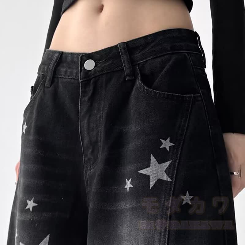 Zweiteiliges Set aus Vintage-Sweatshirt mit Katzenprint, schulterfreiem Oberteil und Jeans mit Sternenpatches - image 4