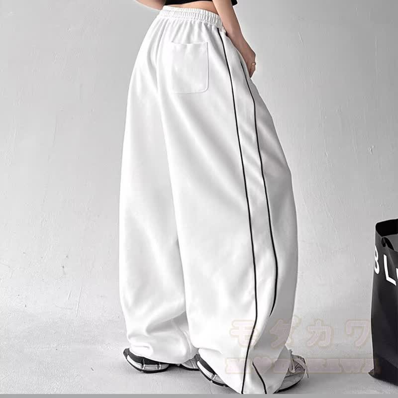Zweiteiliges Set aus Sweatshirt mit Y2K Pferdeprint, schulterfreiem Oberteil und Hose mit Kordelzug - image 4