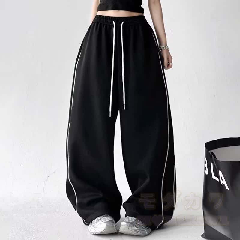 Zweiteiliges Set aus Sweatshirt mit Y2K Pferdeprint, schulterfreiem Oberteil und Hose mit Kordelzug - image 6