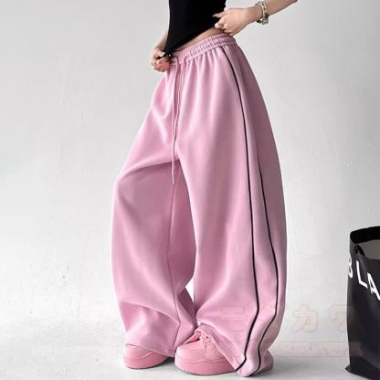 Zweiteiliges Set aus Sweatshirt mit Y2K Pferdeprint, schulterfreiem Oberteil und Hose mit Kordelzug - image 9