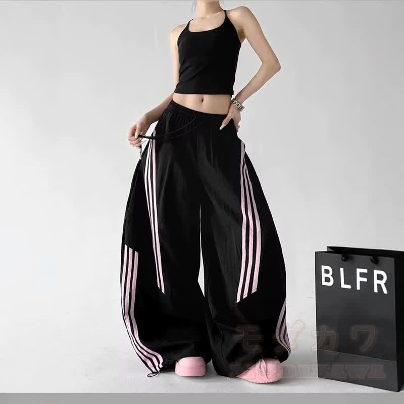 Zweiteiliges Set aus kurzem Hoodie mit Ziegenprint und gestreifter, weit geschnittener Hose - Schwarze Hose - 3XL - image 4