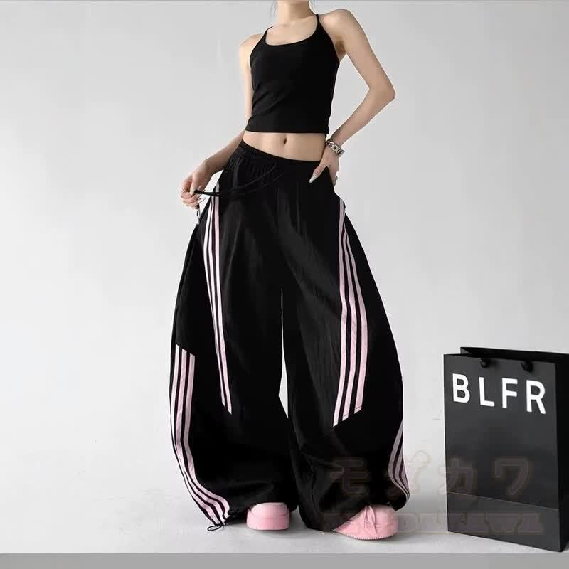 Zweiteiliges Set aus kurzem Hoodie mit Ziegenprint und gestreifter, weit geschnittener Hose - Schwarze Hose - 3XL - image 4